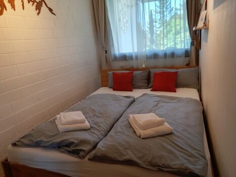 Mit einem Smart TV im Schlafzimmer