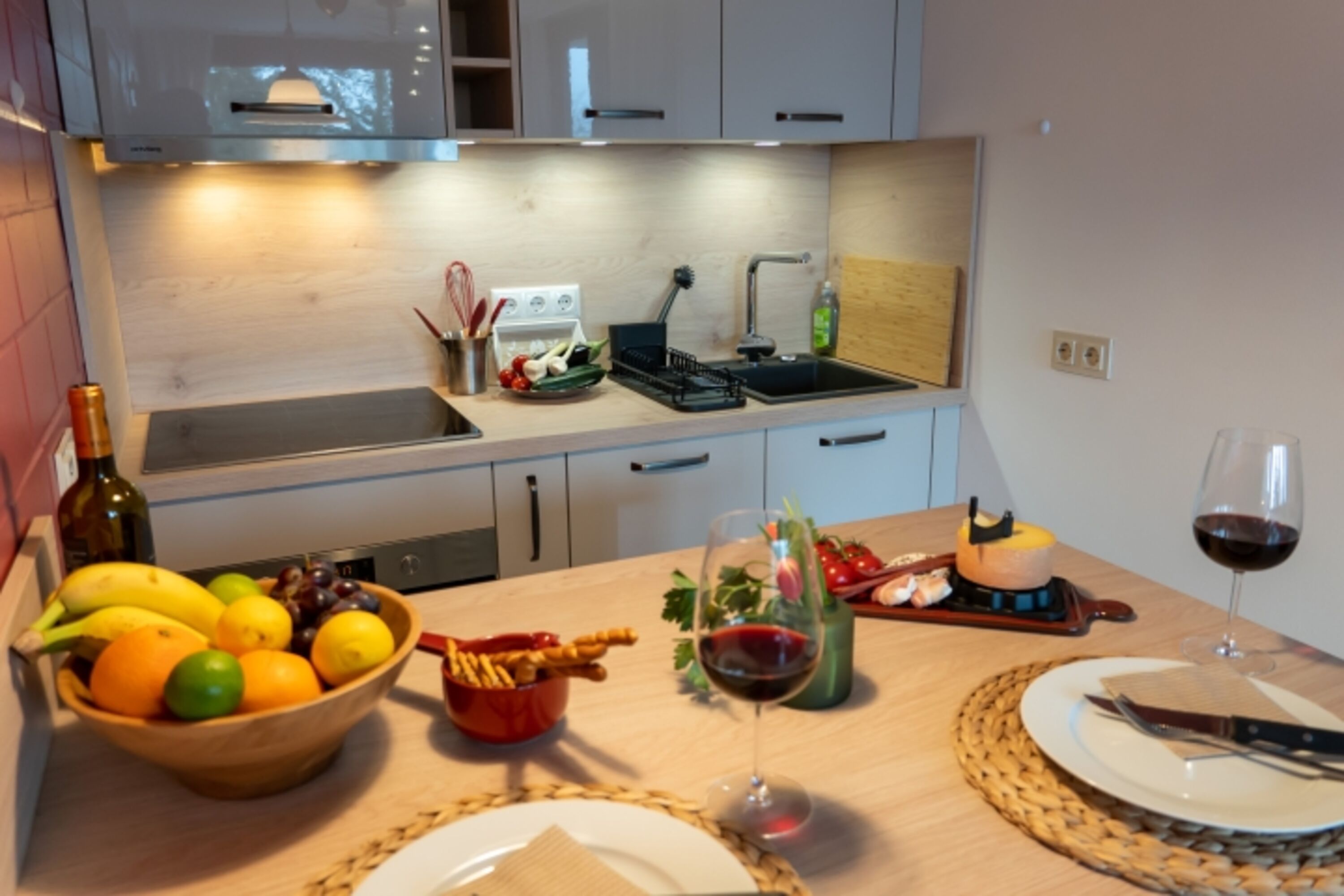Induktionsherd mit Backofen und integrierter Mikrowelle
