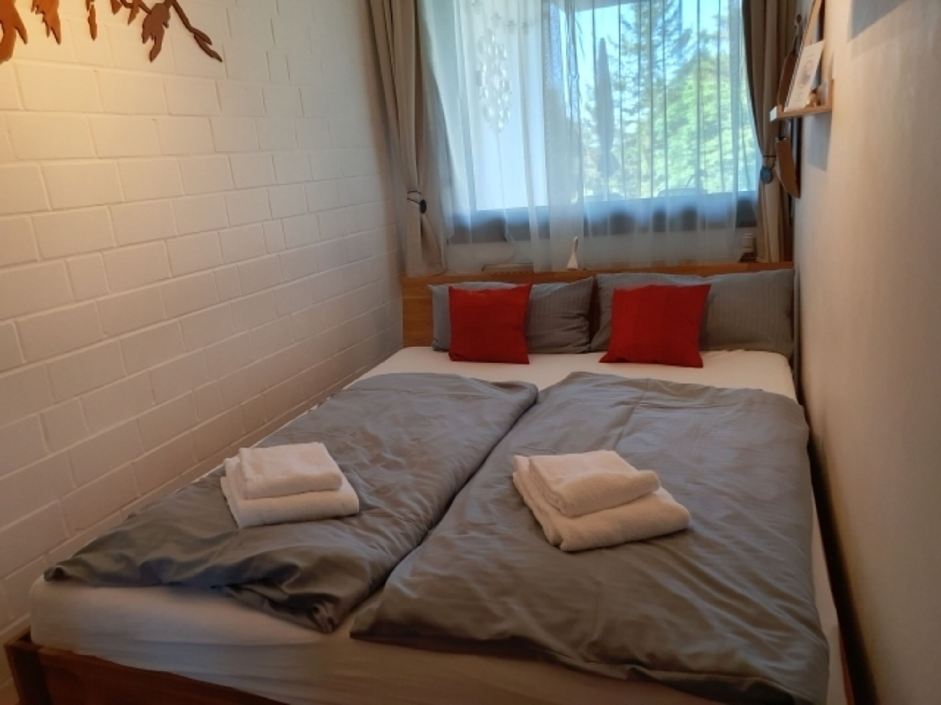 Mit einem Smart TV im Schlafzimmer