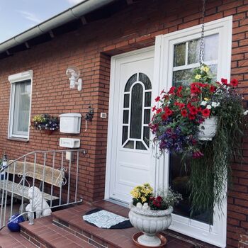 Eingang/eine unserer Raucherbänke