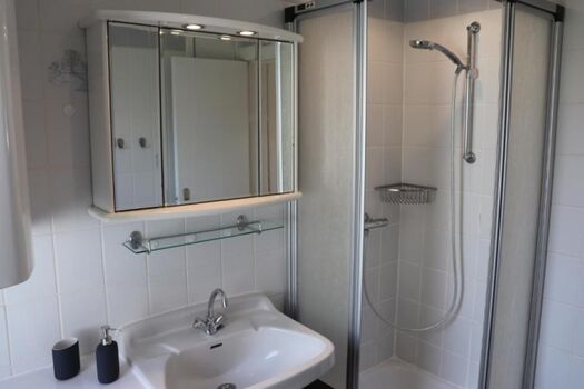 Badezimmer mit Dusche