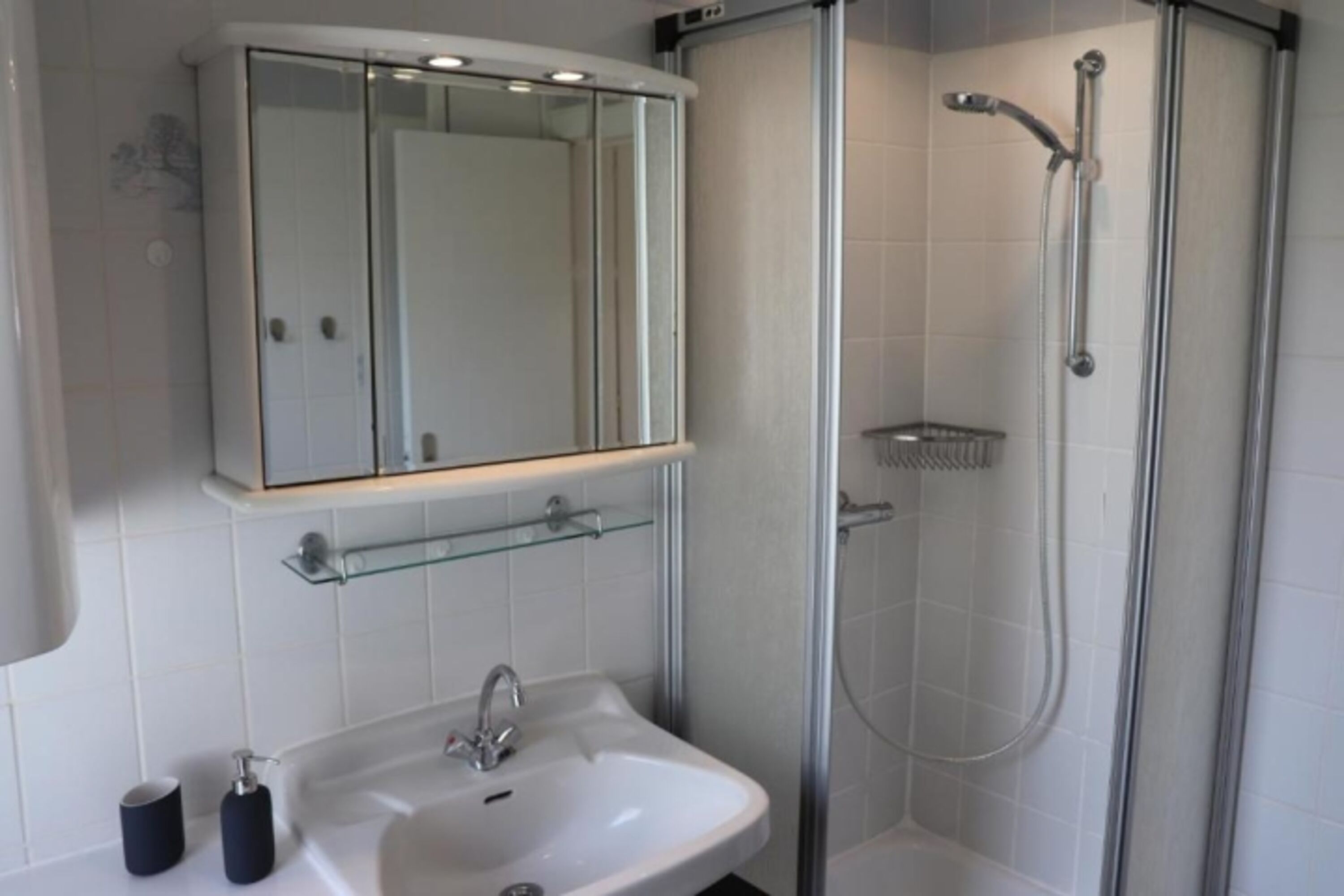 Badezimmer mit Dusche