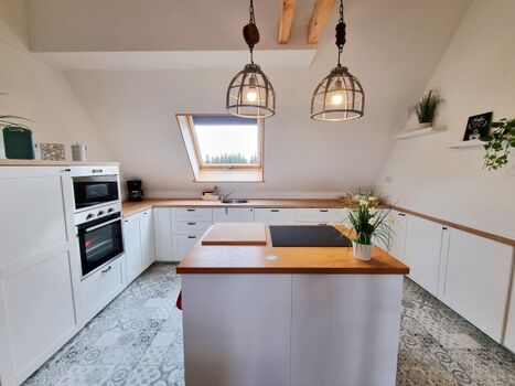 schöne, große Küche