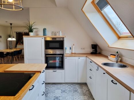 schöne, große Küche