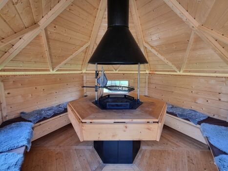 die Grillkota von Innen