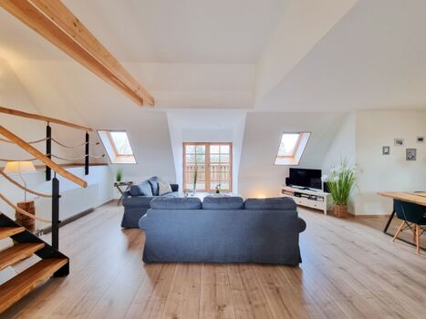 Wohnbereich mit Ausgang auf den Balkon