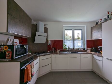 gut ausgestattete Küche