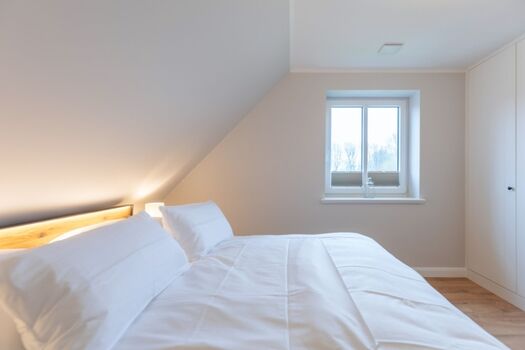 Biikehuus Ost - Zweites Schlafzimmer mit großem Doppelbett 