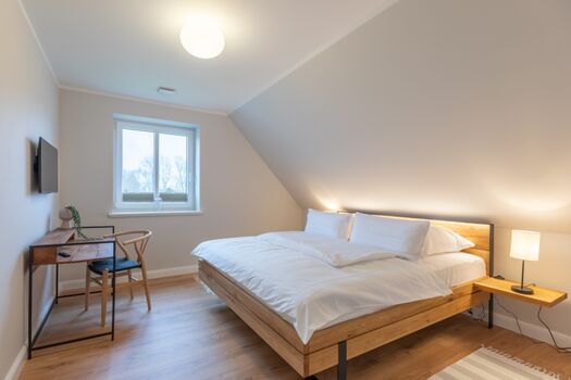 Biikehuus Ost -Schlafzimmer mit großem Doppelbett