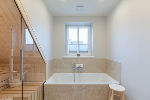 Biikehuus Ost -Saunabereich mit Badewanne