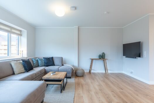 Biikehuus Ost - Großzügiges Wohnzimmer mit modernem TV 