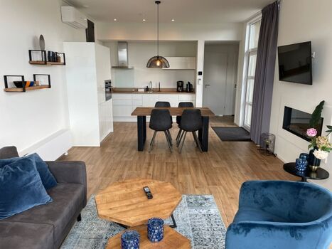 modern eingerichteter Wohnbereich