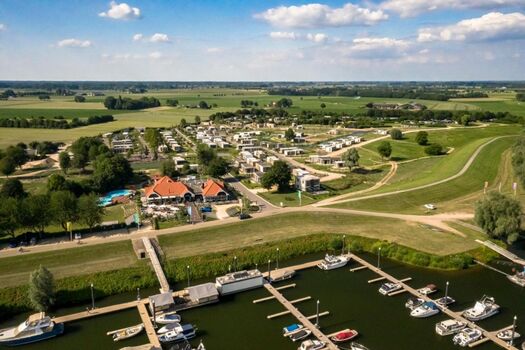 unser Park, Restaurant und Schwimmbad von oben