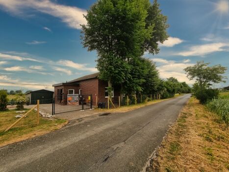 ruhig gelegen an einer Feldstraße