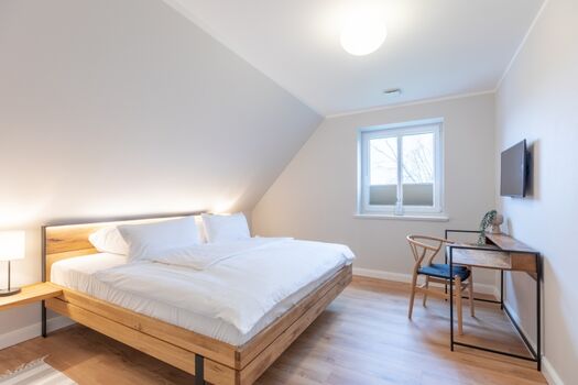 Biikehuus West - Schlafzimmer mit großem Doppelbett