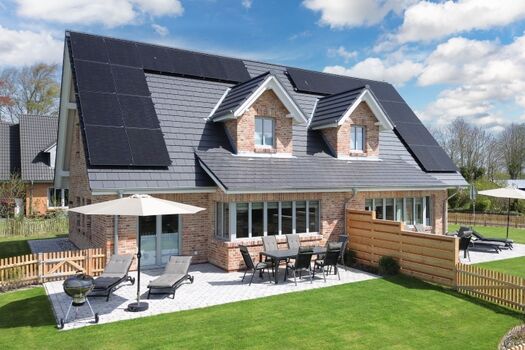 Biikehuus West - Großzügiger und komplett eingezäunter Garten mit toller Terrasse 