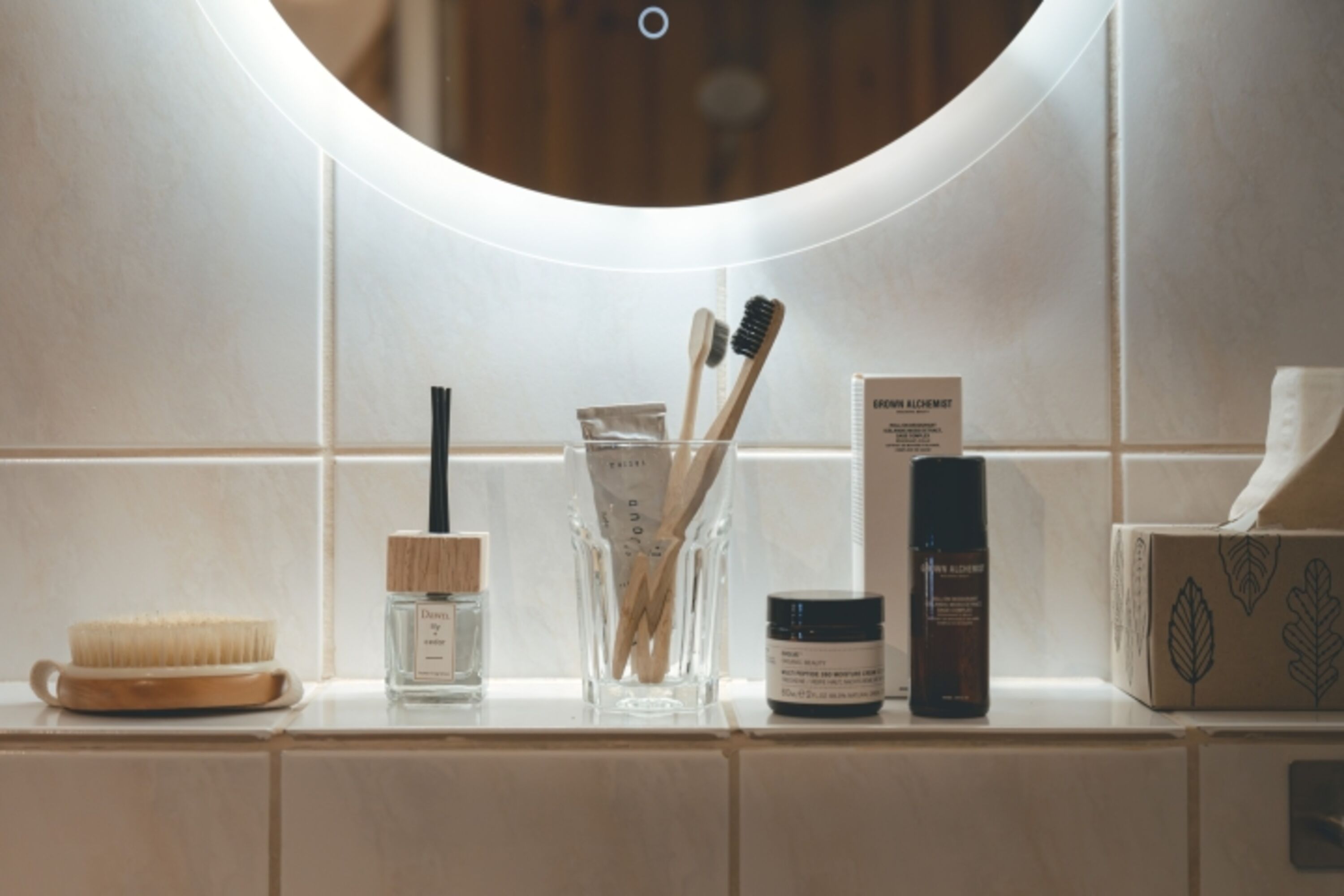 Bad mit Dusche und Badewanne