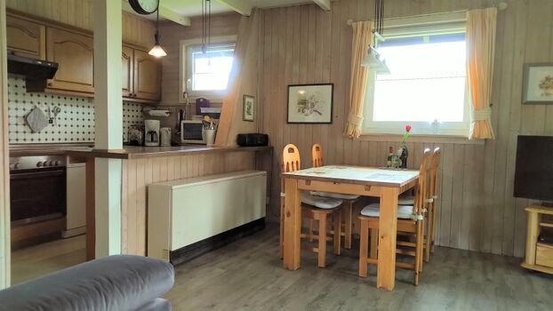 Esszimmer mit Küche