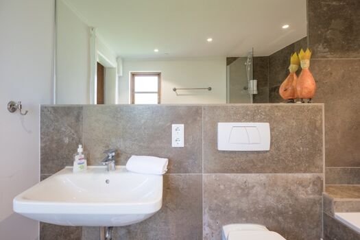 Dörpshus - Badezimmer mit Badewanne im EG 