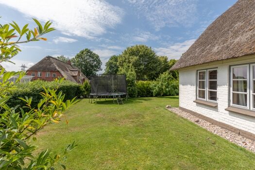 Dörpshus - Trampolin für die Kinder zum spielen 