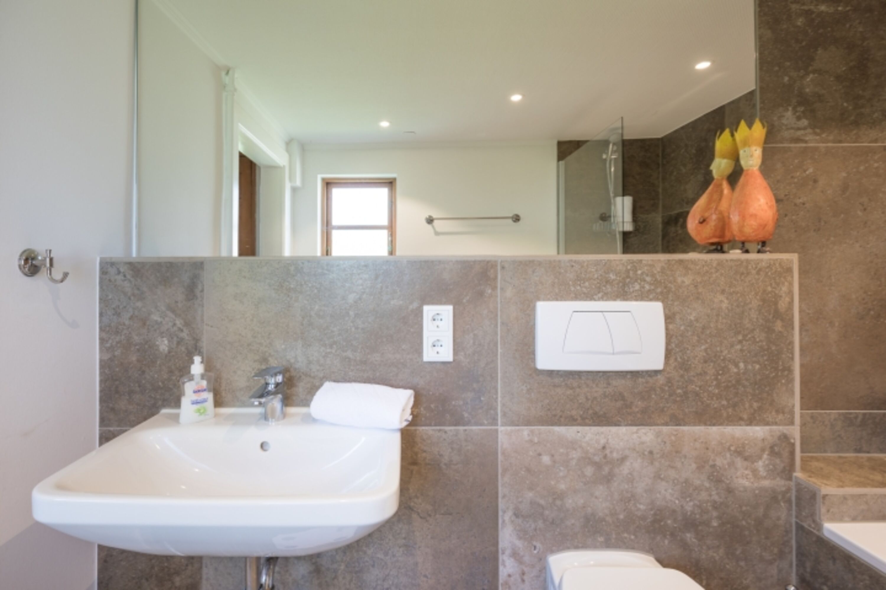 Dörpshus - Badezimmer mit Badewanne im EG 