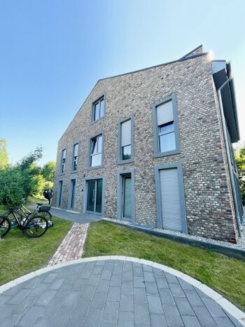 Außenfassade Eingangsbereich hinten