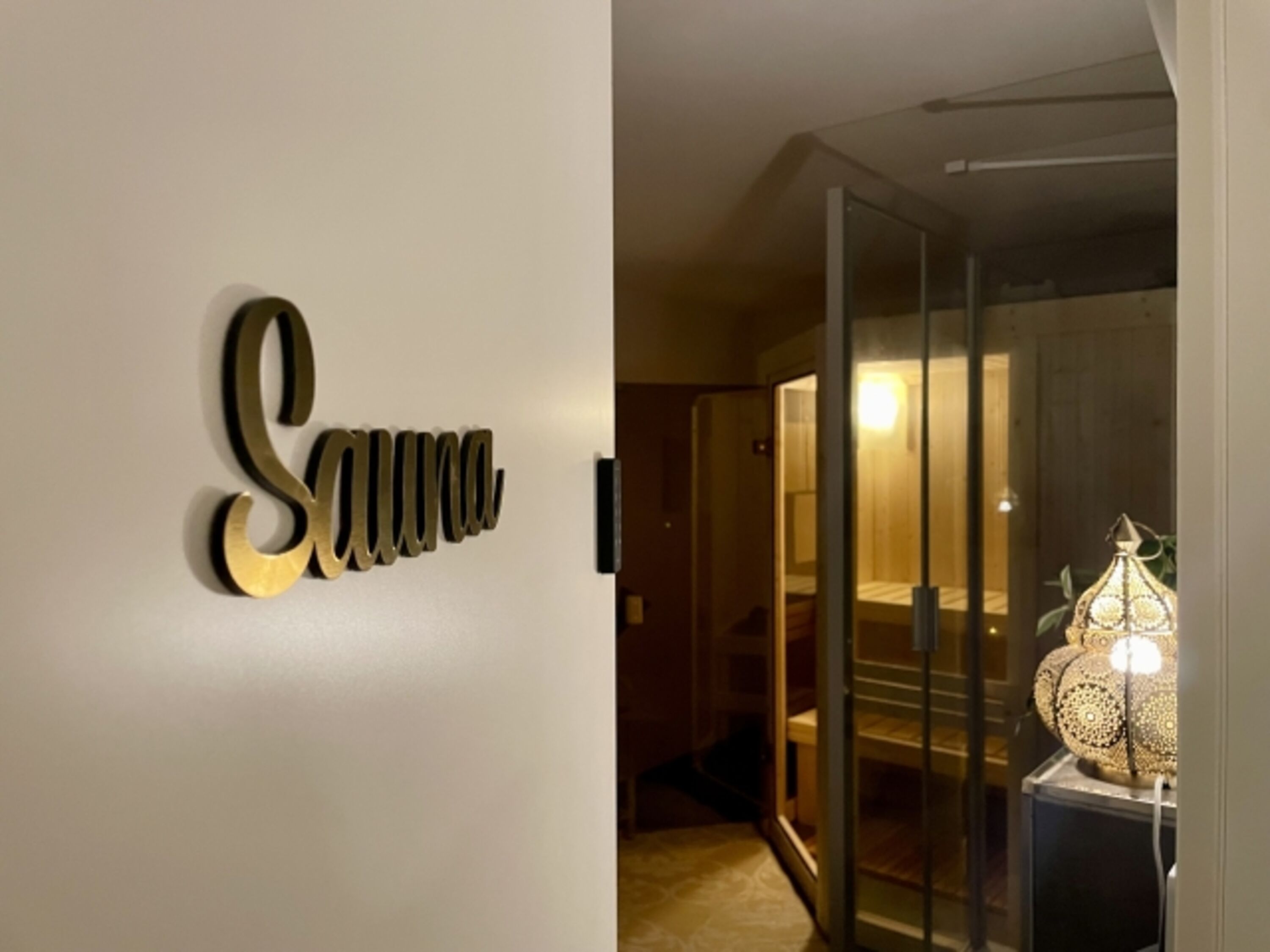 Sauna - Wellnessoase befindet sich im Keller (mit Aufzug)