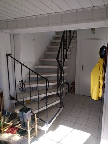 Treppenaufgang vom Windfang in die Wohnung