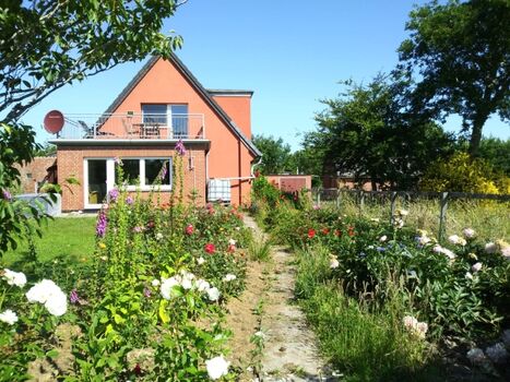 Ferienwohnung mit Dachterrasse und Garten