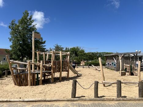 Spielplatz am Zentrumsgebäude