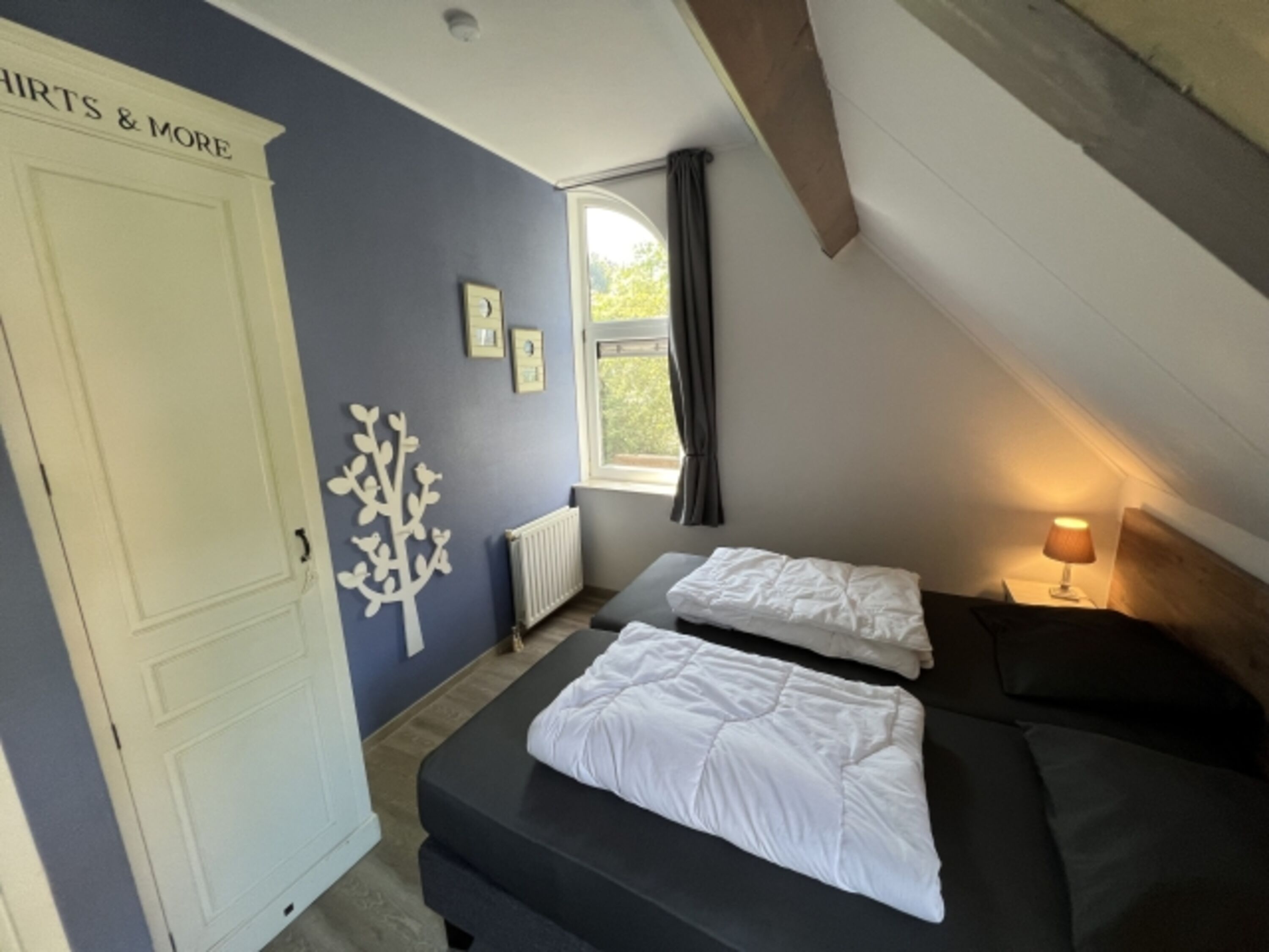 Schlafzimmer 1