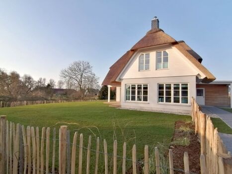 Traumhaftes Reethaus mit eingezäuntem Garten (800m zur Osts ...