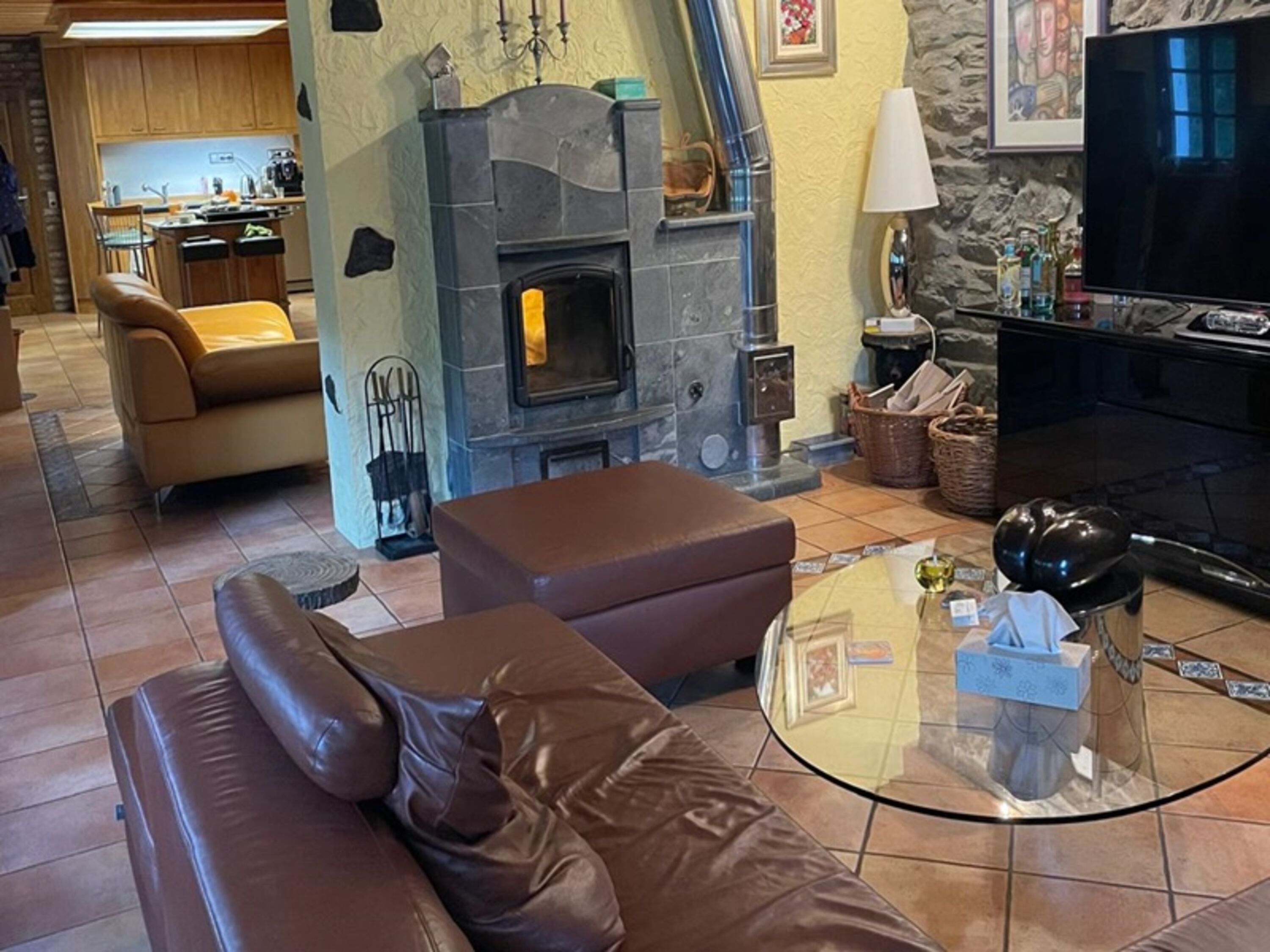 Wohnzimmer mit Kamin