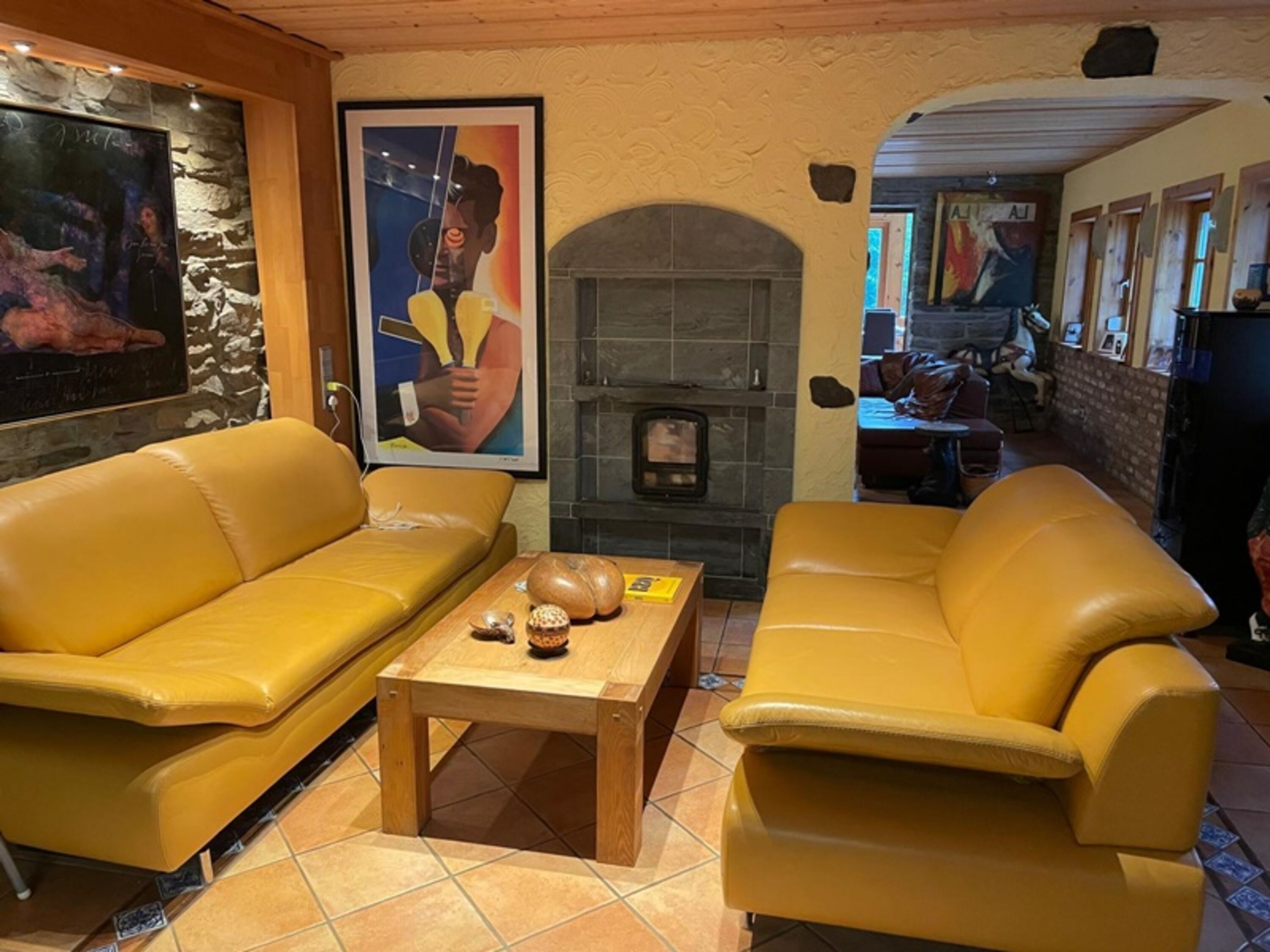 Wohnzimmer mit Kamin