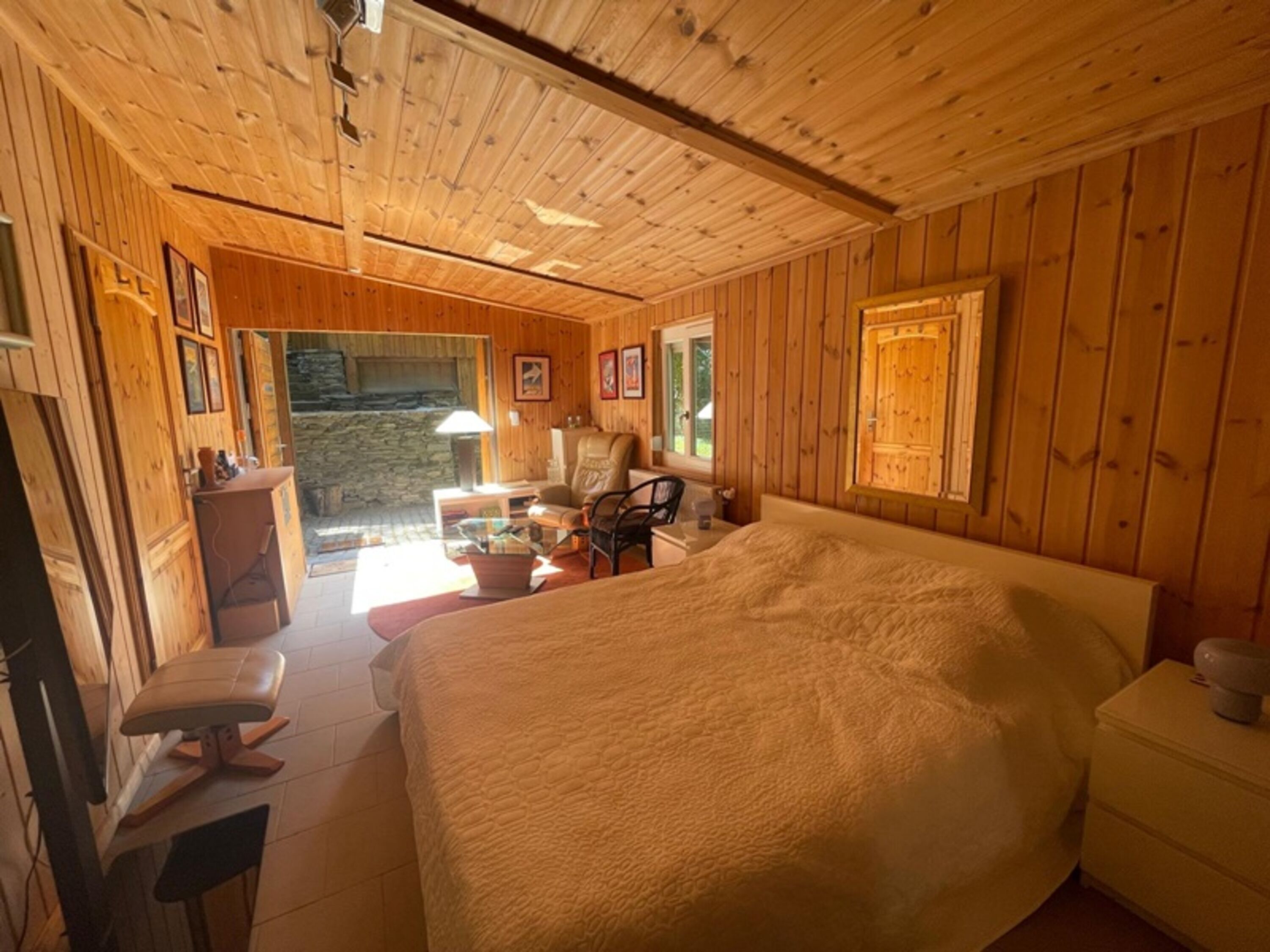 Schlafzimmer mit Doppelbett (Nebengebäude)