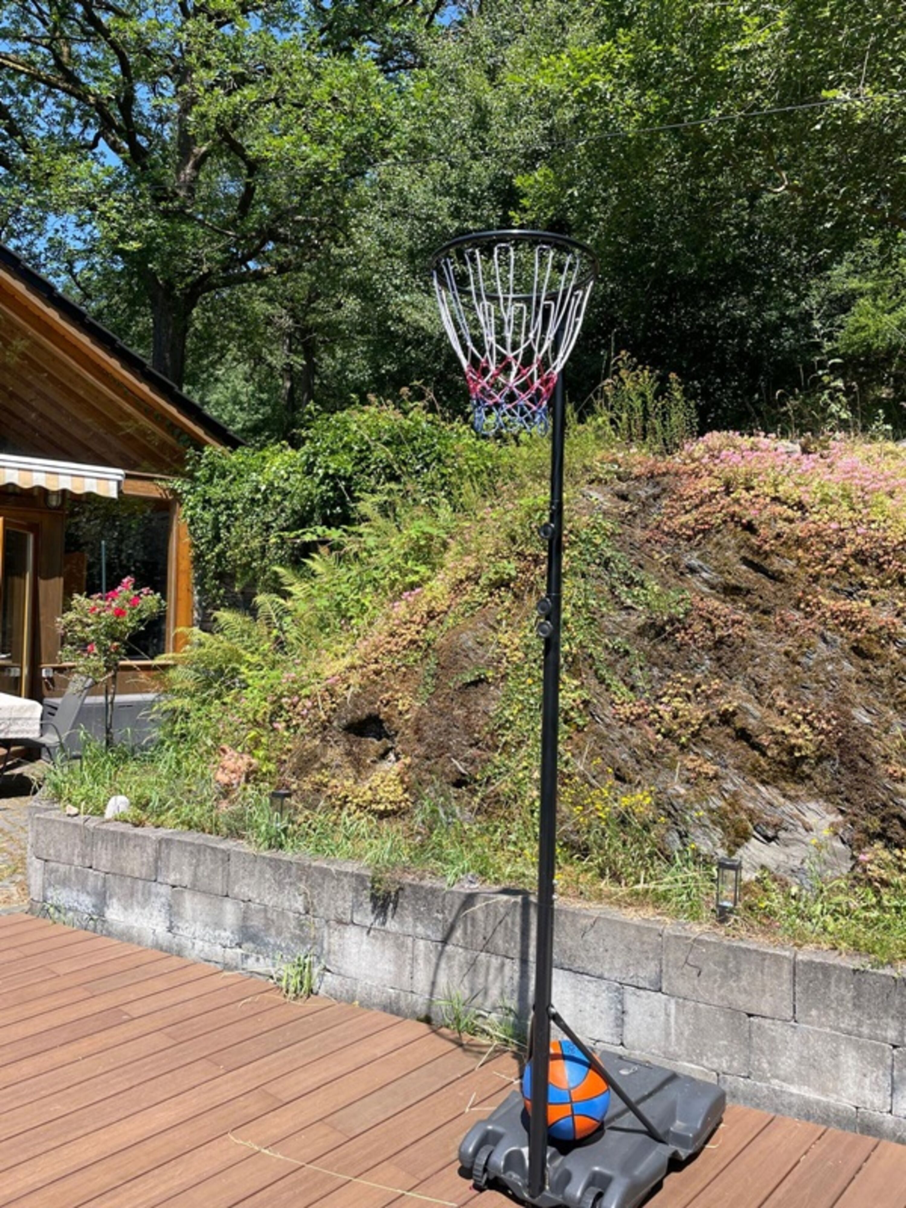 Außenbereich / Basketballkorb