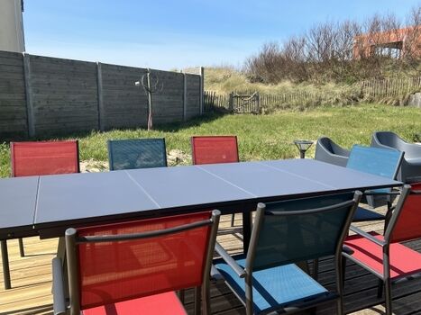 Terrasse mit Garten und Zugang zum Meer