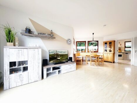 Blick in den Wohn-Essbereich im Erdgeschoss