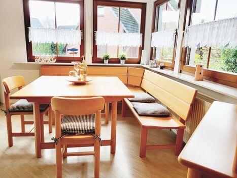 Essbereich im Erdgeschoss mit viel Platz