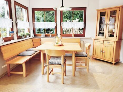 großer Essbereich im Erdgeschoss