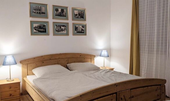 Doppelbett im Schlafzimmer