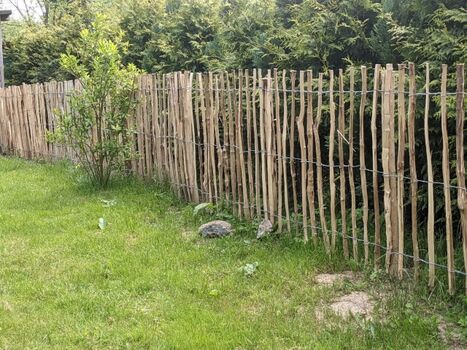 Der Zaun ist 1,20 hoch.