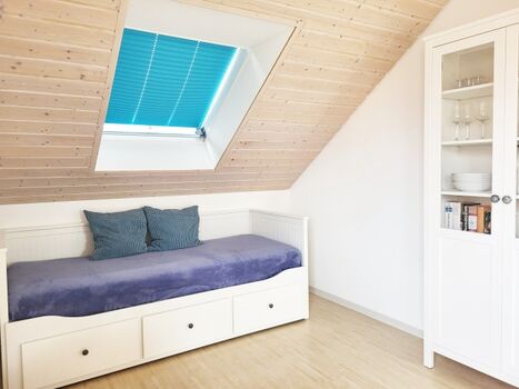 zusätzliches Bett für 2 Personen (ausziehbar mit richtigen Matratzen)