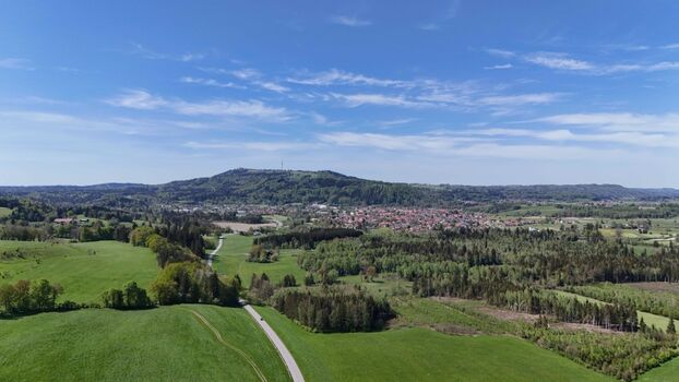 Peißenberg mit Blick auf den Hohenpeißenberg