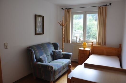 Zweites Schlafzimmer / Ankleidezimmer