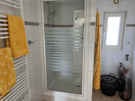 Badezimmer (WC separat)