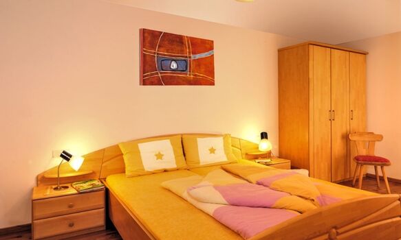 Schlafzimmer 1