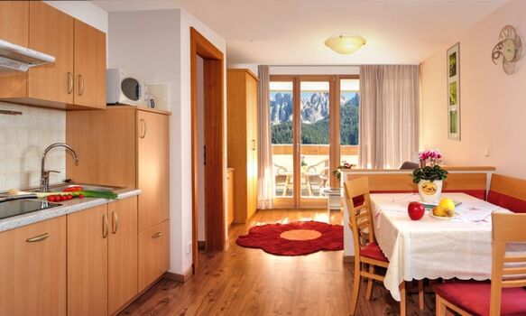 Küche mit Essbereich