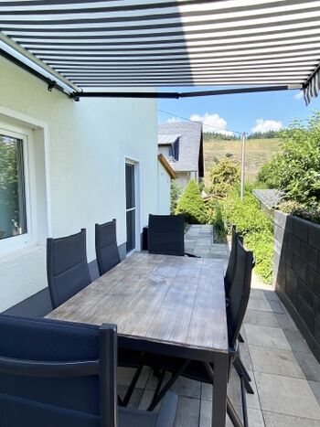 Gartenmöbel und Markise