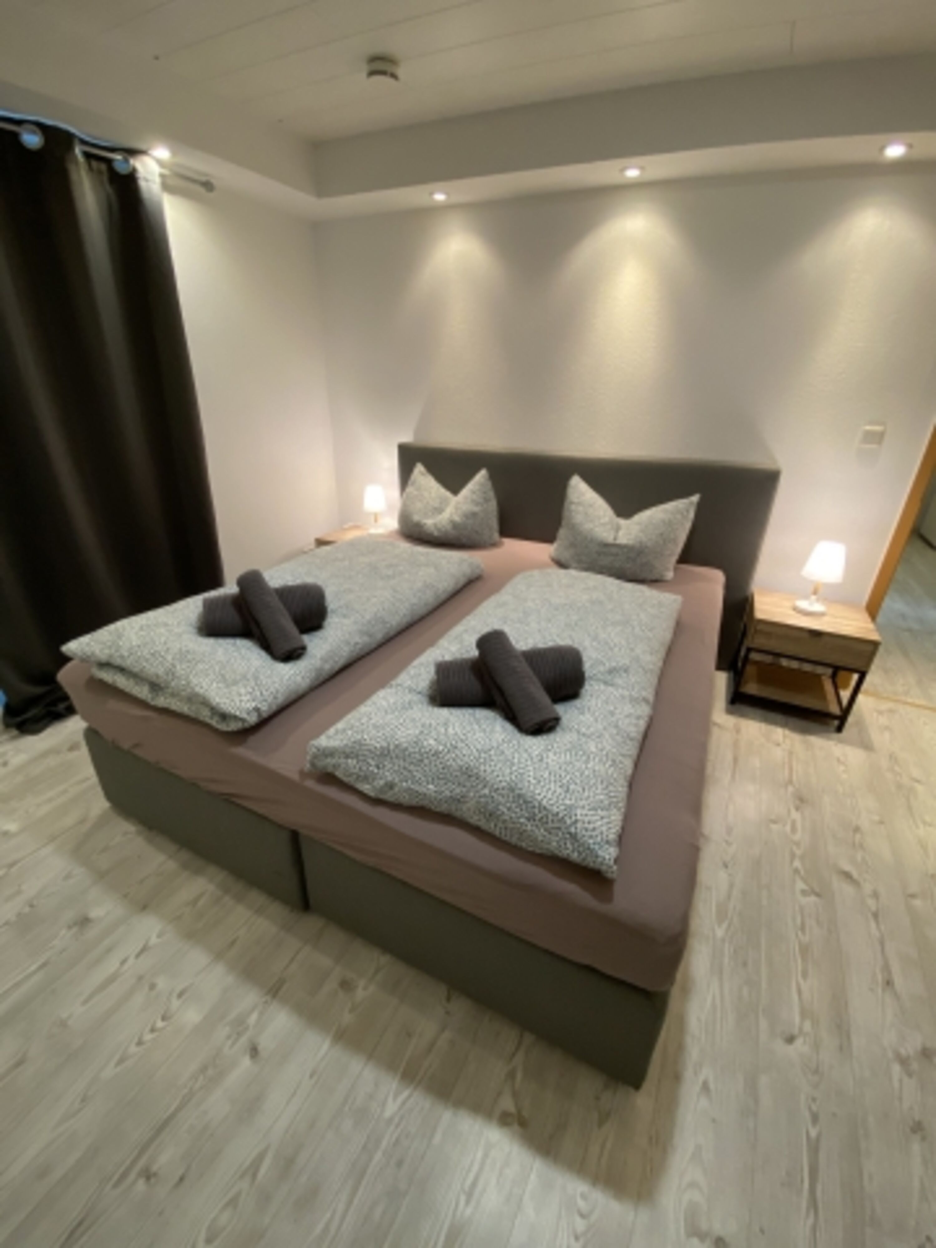 Schlafzimmer 1